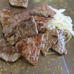 鉄板焼　勝治 - 近江牛のスライスステーキ