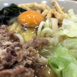 ひばりが丘高校うどん部 - 肉うどんキャベツ増量+生卵