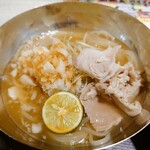 肉のヤマ牛 - 冷やし豚しゃぶ冷麺