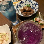 郷土料理 よろんの里 - コラーゲンいっぱい❣️豚のソーキ煮、島らっきょ、島唐辛子入りの沖縄のソーセージと…飲める❣️