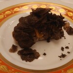 ペレグリーノ - 赤うに、ライ麦パン、フレッシュ冬トリュフ