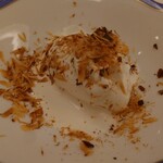 ペレグリーノ - 濃縮ミルクのジェラート　イタリア産ヘーゼルナッツの摺りおろしと