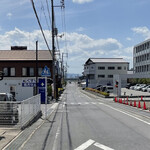 橋野食堂 - 駐車場の目印:茶色い家(左手)