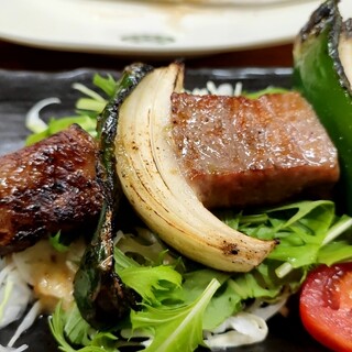 とんちゃん - 料理写真:牛串。この肉は流石。