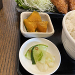 わ楽 - 副菜：南瓜の煮物、瓜のお新香