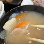 わ楽 - お味噌汁は、根菜類にタケノコ