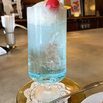 シヤチル - クリームソーダ¥650(税込)  色がキレイ、アイスは普通