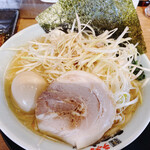 Machida Shouten - 餃子セットのラーメンに味玉、ネギトッピング