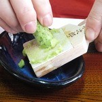 そばの丘 - 本わさびをスリスリ