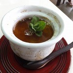 そばの丘 - 蓋を開けると綺麗なカラメル