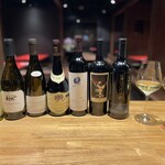 Yakiniku Mihirochan - 다양한 종류의 병 와인이 있습니다!