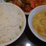 中国飯店 - ご飯とスープ