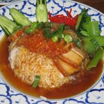 タイ料理レストラン ラナハーン - パリパリ揚げ豚乗せゴハン