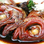 配合食材“精心炖煮”鱼的“炖菜”!