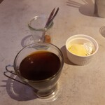 Niku To Chi-Zu No Kominka Baru Ishiyama Mi-To Maruche - ホットコーヒーとアイスクリーム
