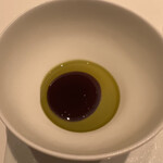 カンテサンス - ココナッツプリン、ピスタチオオイル、エスプレッソソース