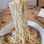 The Noodles & Saloon Kiriya - 麺リフト中細ザクッと食感で旨し