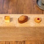 John - レモンケーキ  クッキー、木苺のジャム フィナンシェ