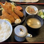 Uotoshi - ミックスフライ定食880円(税込)