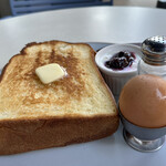 GOOD MORNING CAFE NOWADAYS - トーストとゆで卵、ヨーグルトが付いて５００円（税込）
