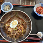 韓国家庭料理 ソナム - 韓国ビビン冷麺　モヤシナムルとキムチ付き