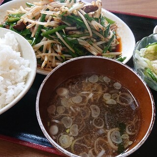 宮城飯店 - 料理写真:レバニラ炒め定食￥850
