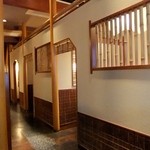 鎌倉 峰本 - 店内の通路