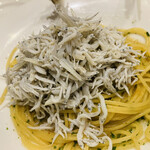 DRA 7 - パスタはしらすをふんだんに乗せてくれます。