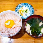 みなと食堂 - 平目えんがわ半々漬丼