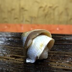 和食と寿司 匠の道場 - ◆小鰭・・面白い握り方。軽めの〆加減ですけれどお味はいいですね。