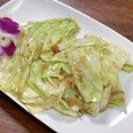 Stir-fried cabbage with garlic and fish sauce