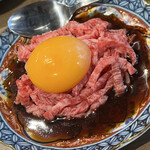 神保焼肉料理店 - 合法ユッケです。メニューにはザブトンとありました