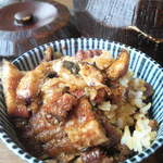 あつた蓬莱軒 神宮店 - 一膳目、メニューに従いそのまま味わう。