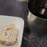 烈志笑魚油 麺香房 三く - お通し&ヒヤヒヤ茶♪