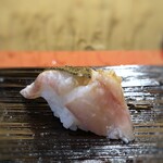 和食と寿司 匠の道場 - ◆イサキ・・皮目を炙ってありますので、香ばしさが加わります。