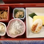 龍宮殿 - キンピラ､青菜のお浸し､うの花､しらすおろし､卵焼き、笹かま♪