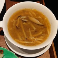 黄鶴 - 三種具入りのふかひれスープ