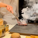 Sushi Karashima - イサキの皮目を炭炙り