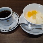 180049725 - デザートとコーヒー