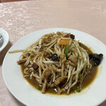 弘園 - 豚肉ともやし辛炒め 680円