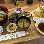 海鮮食堂 味工房 - 海鮮丼(天ぷら付き)＝1600円