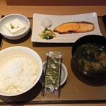 Yayoi Ken - しゃけの塩焼朝食