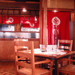 寛屋 - のれんの奥は厨房です。