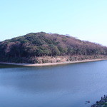 寛屋 - 待ち時間には暇つぶしにはもってこいの古墳公園。