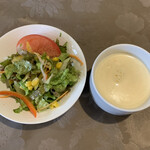 BISTRO POPCORN - 本日のパスタ¥1100のサラダとスープ 