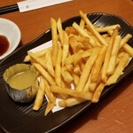 さかなや道場 - フライドポテトにはアンチョビ風味のソースが添えられていた。