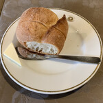 ビストロ ポップコーン - 本日のパスタ¥1100のパン