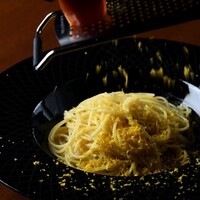 目の前でたっぷり からすみ。黄金のペペロンチーノ スパゲッティーニ