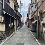 麟 - お店がある南通りの様子です