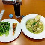 Restaurant Cafe CARO - 【2022.7.21(木)】ランチセット(エビときのこのジェノベーゼ＋サラダ＋フリッタータ＋バケット＋ドリンク)980円